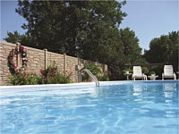 <b>Brown Granite Simtek Fence surround a pool</b>